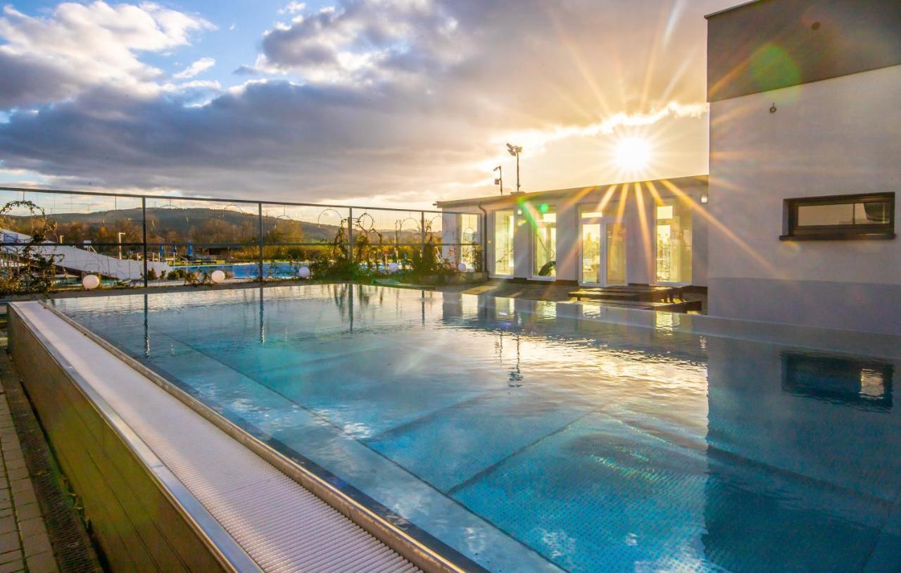 Termaly Male Bielice Hotel ปาร์ติซานสเก ภายนอก รูปภาพ