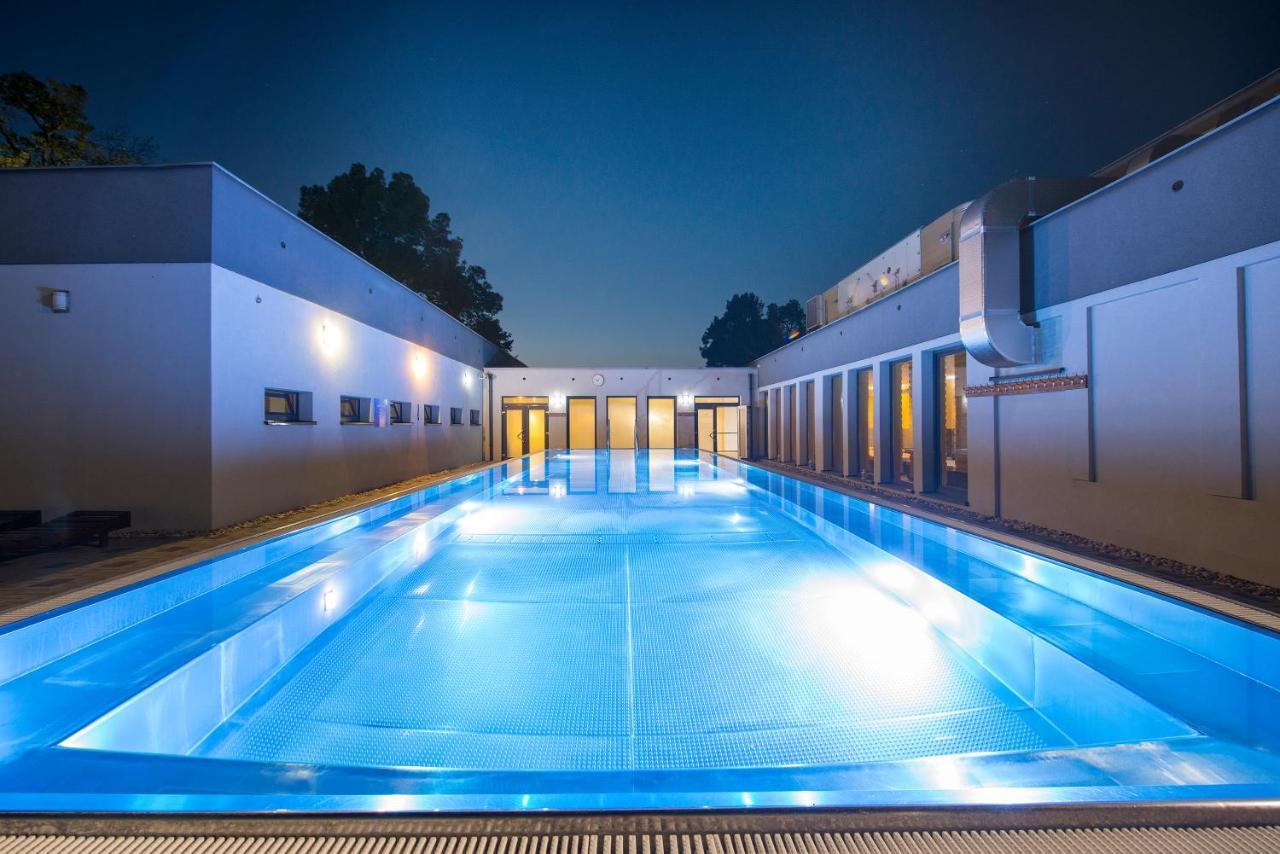 Termaly Male Bielice Hotel ปาร์ติซานสเก ภายนอก รูปภาพ