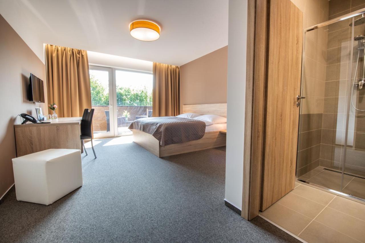 Termaly Male Bielice Hotel ปาร์ติซานสเก ภายนอก รูปภาพ