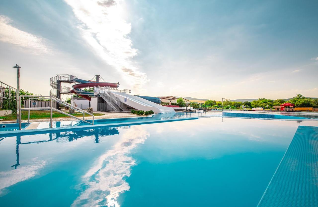 Termaly Male Bielice Hotel ปาร์ติซานสเก ภายนอก รูปภาพ