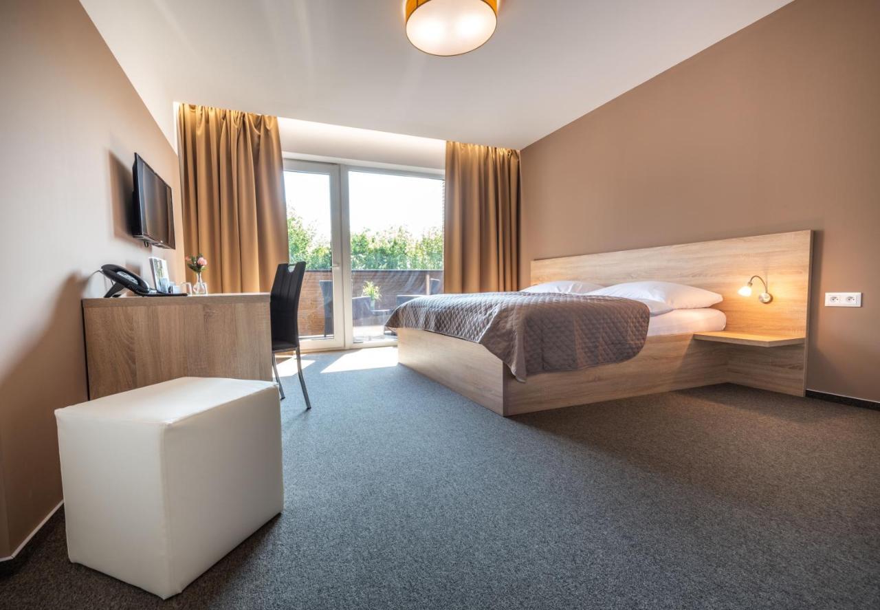 Termaly Male Bielice Hotel ปาร์ติซานสเก ภายนอก รูปภาพ