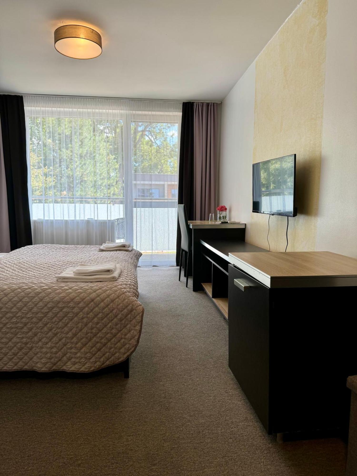 Termaly Male Bielice Hotel ปาร์ติซานสเก ภายนอก รูปภาพ