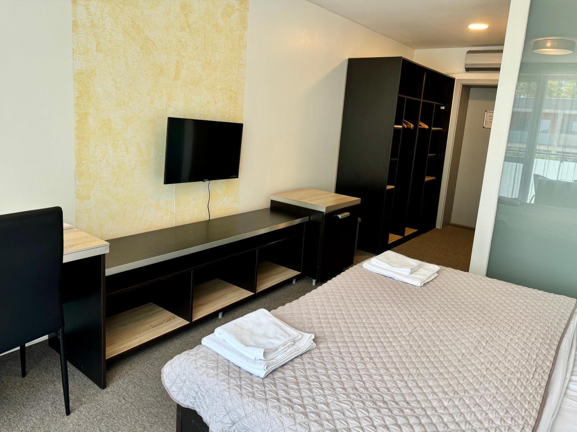 Termaly Male Bielice Hotel ปาร์ติซานสเก ภายนอก รูปภาพ