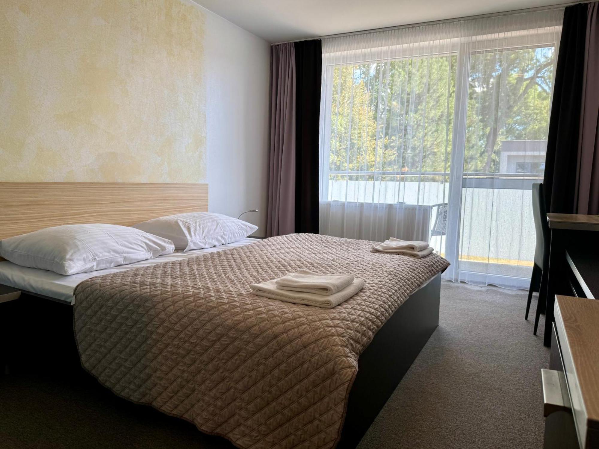 Termaly Male Bielice Hotel ปาร์ติซานสเก ภายนอก รูปภาพ